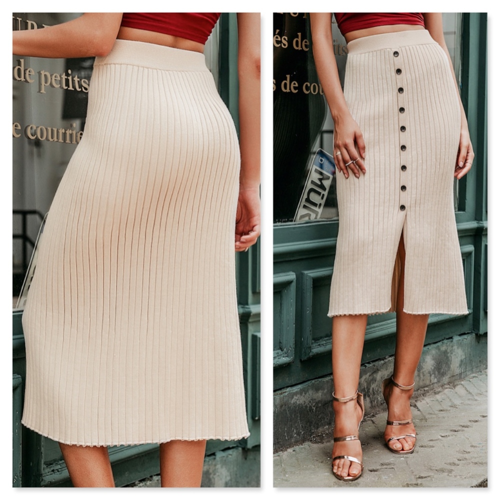 Rib-Knit Beige Sheath Buttoned Skirt Leg Slit - Picture 2 of 8